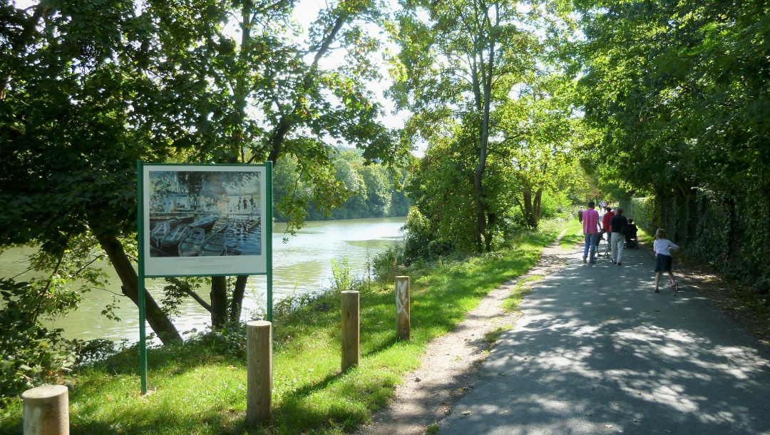 Walking on the banks of Croissy-sur-Seine