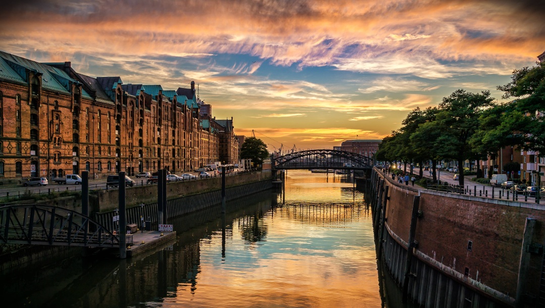 Hiking in Hamburg's Speicherstadt / UNESCO World Heritage Site