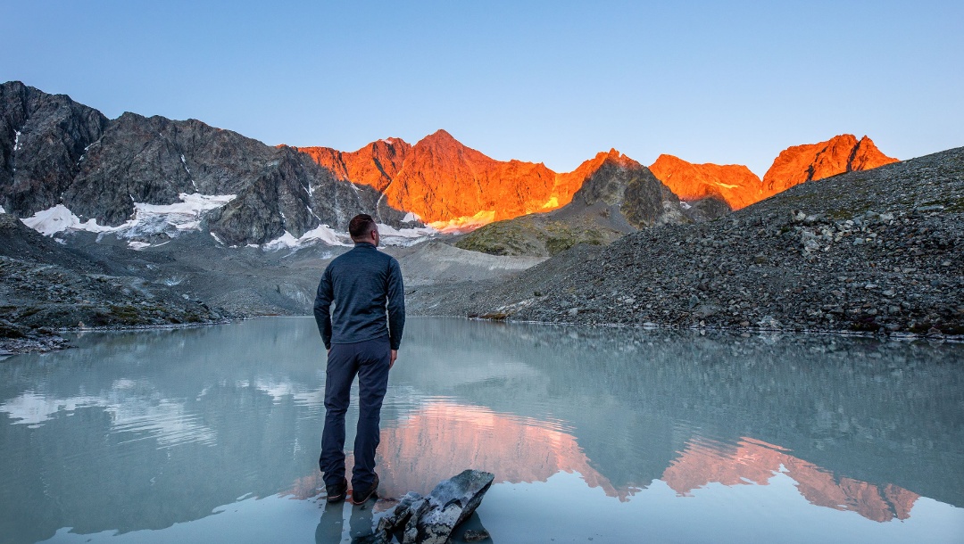 Lac et cirque d'Arsine au lever de soleil